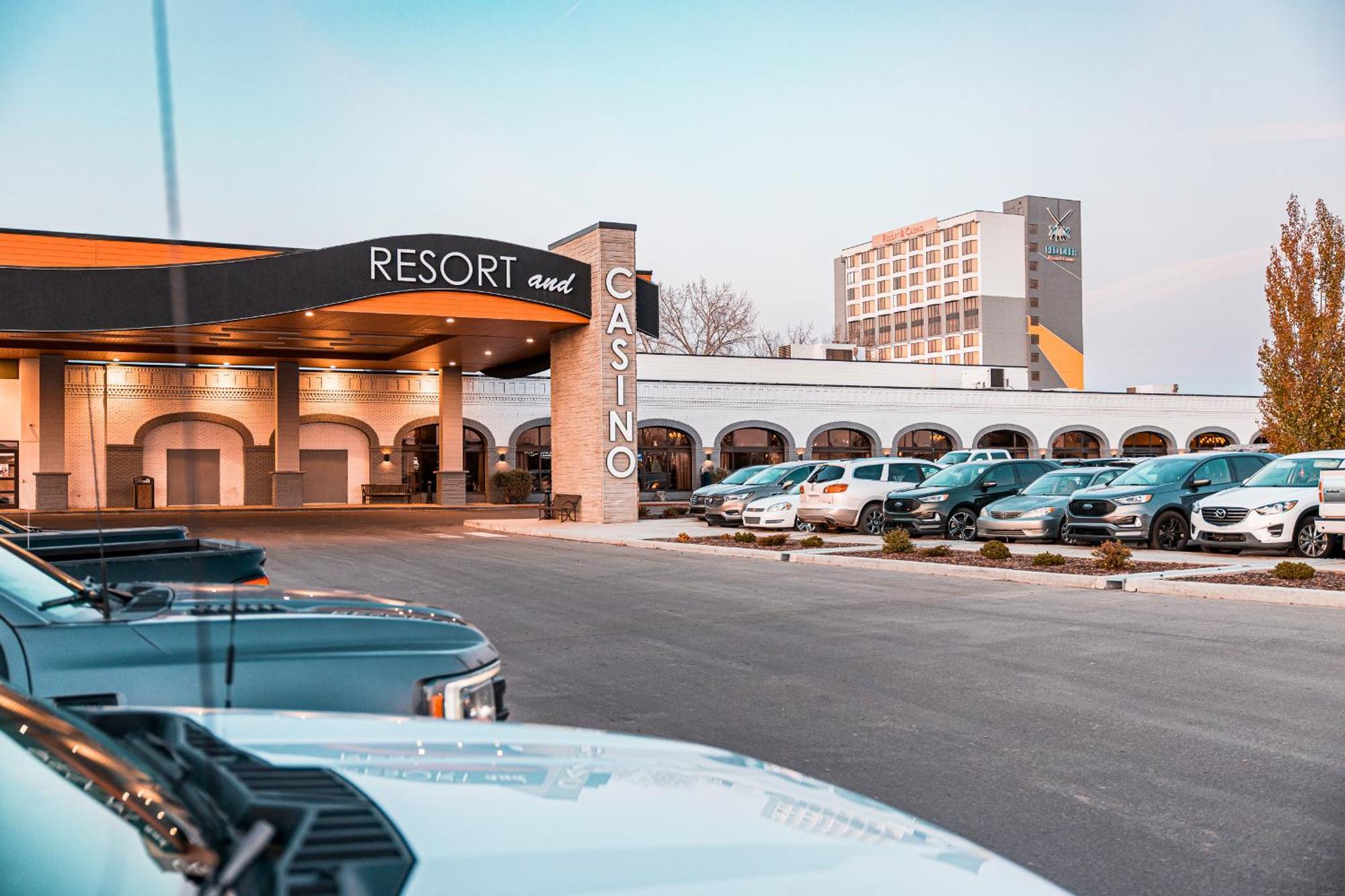Red Deer Resort & Casino Екстериор снимка