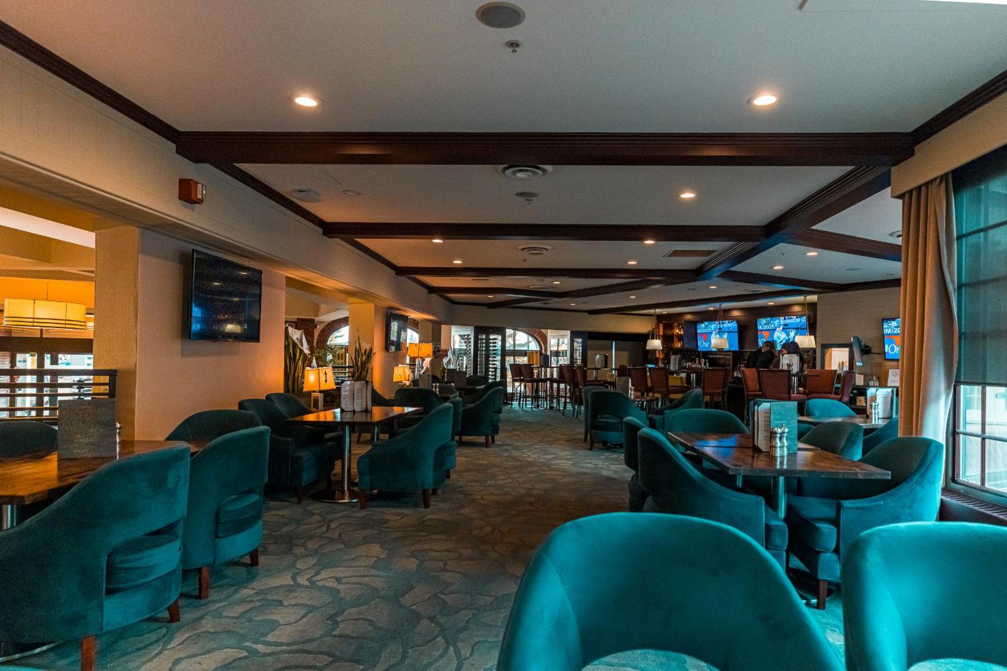 Red Deer Resort & Casino Екстериор снимка