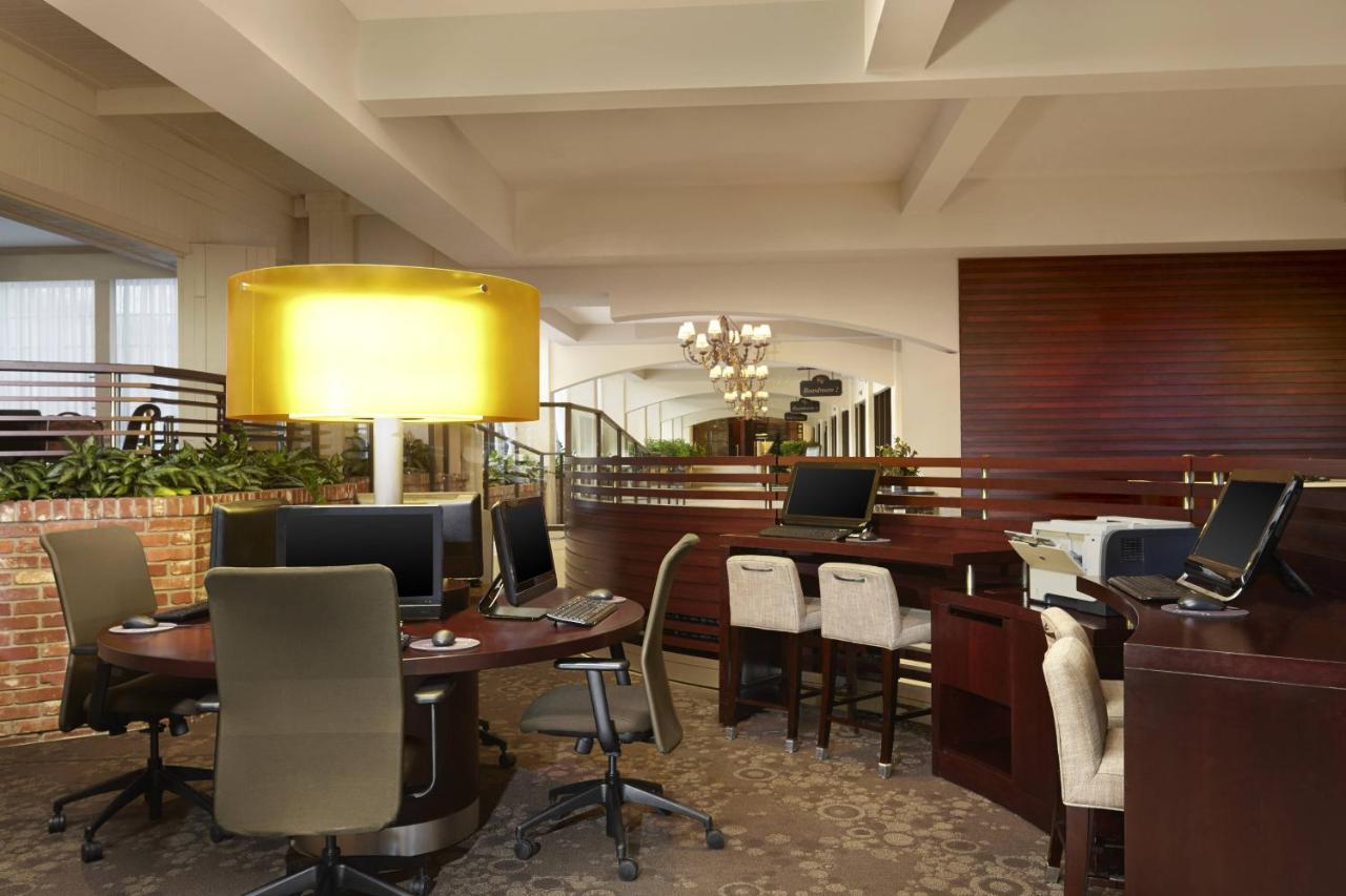 Red Deer Resort & Casino Екстериор снимка